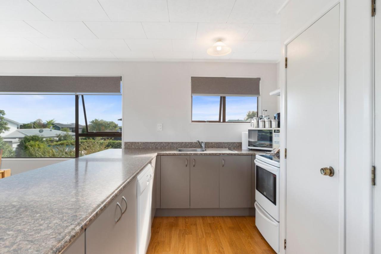 Rainbow Lake House - Lake Taupo Holiday Home Buitenkant foto