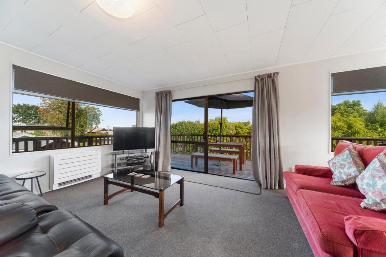 Rainbow Lake House - Lake Taupo Holiday Home Buitenkant foto