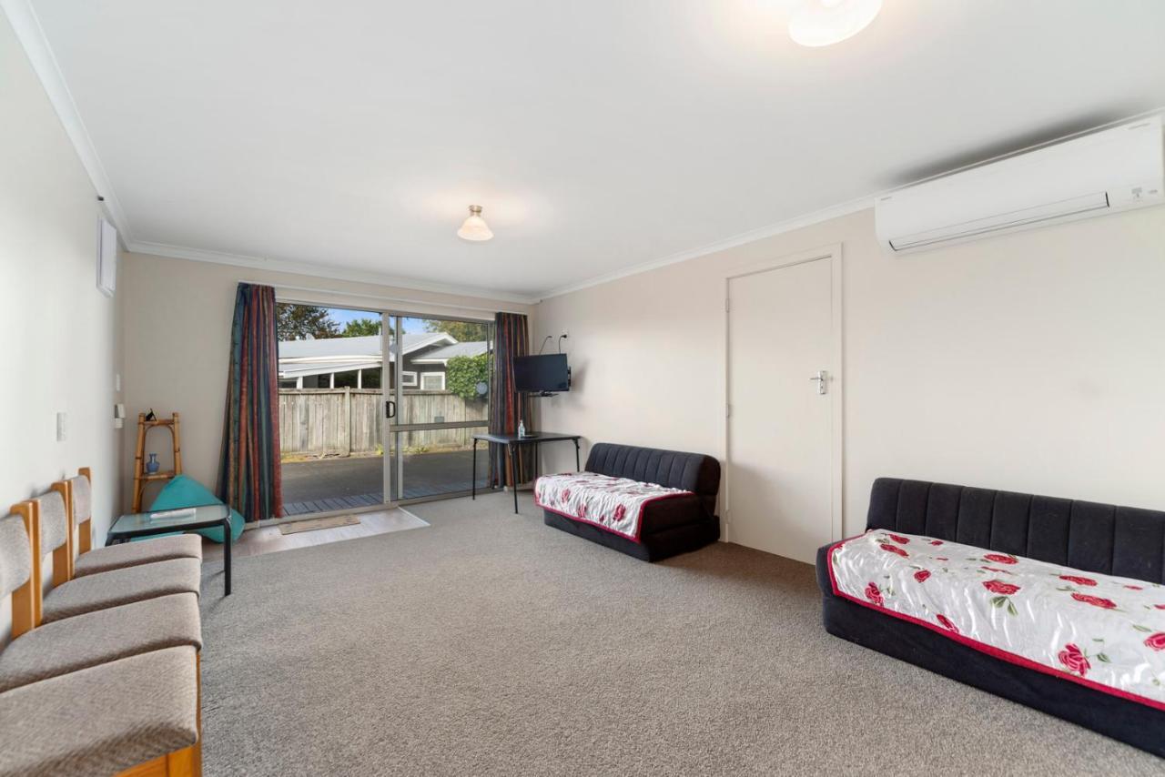 Rainbow Lake House - Lake Taupo Holiday Home Buitenkant foto