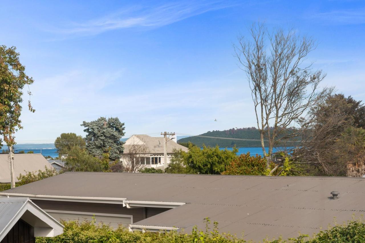 Rainbow Lake House - Lake Taupo Holiday Home Buitenkant foto