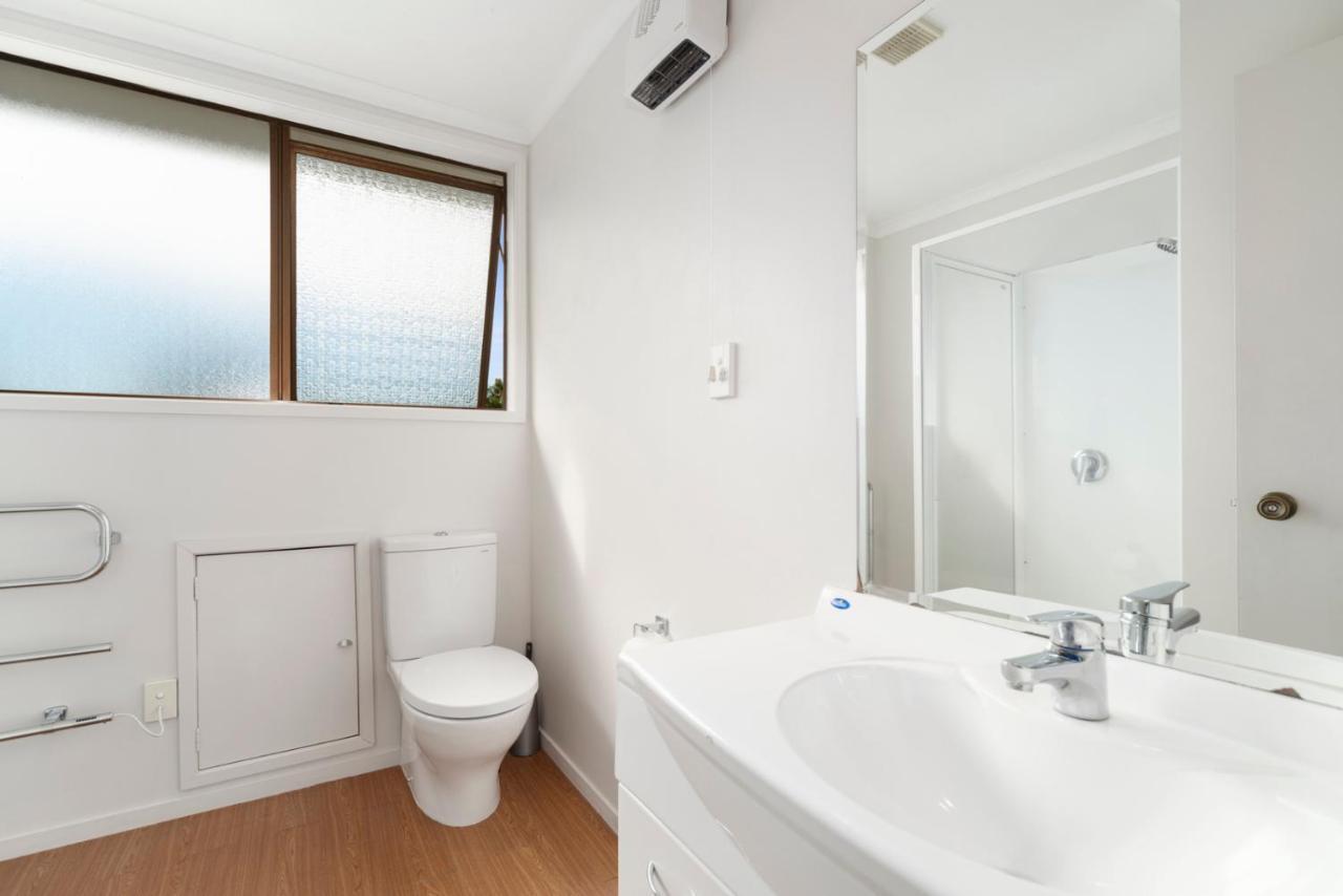 Rainbow Lake House - Lake Taupo Holiday Home Buitenkant foto