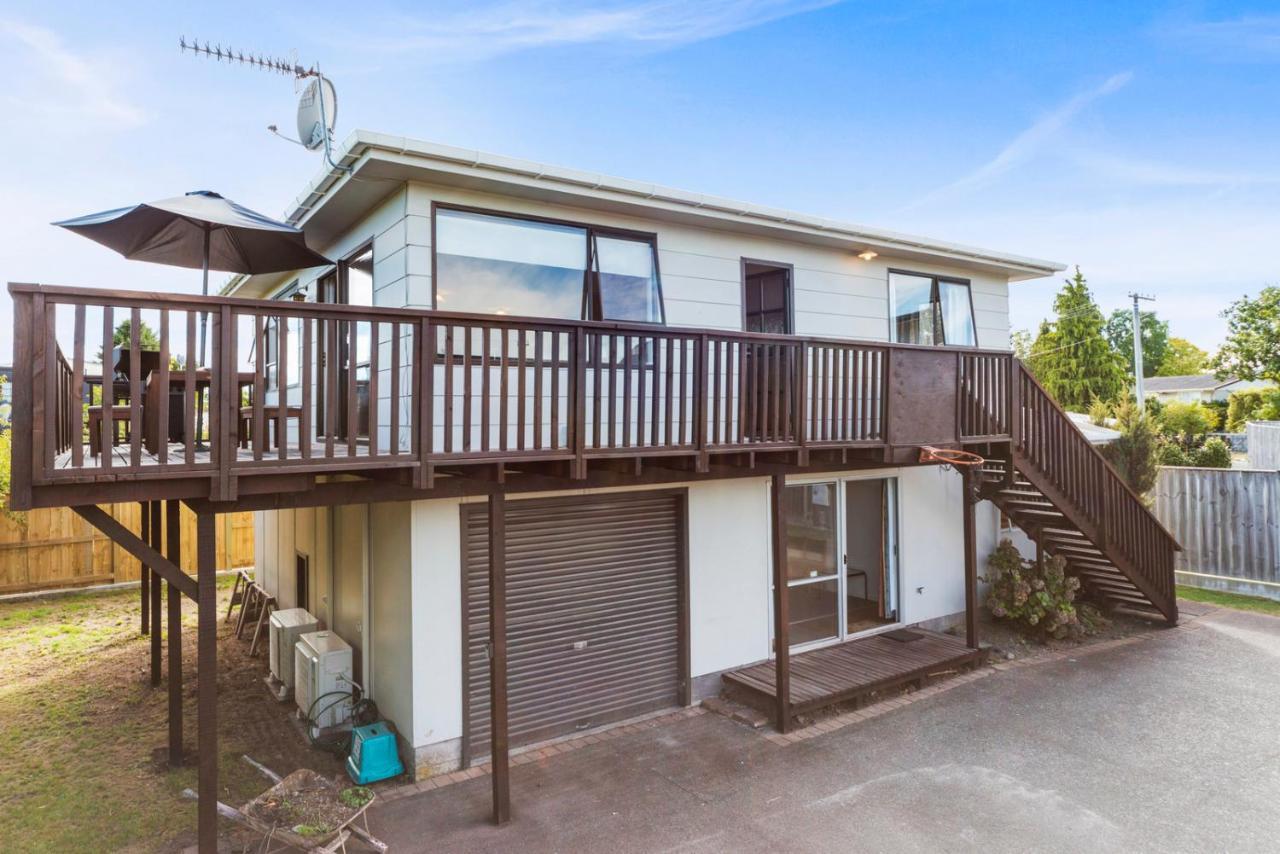 Rainbow Lake House - Lake Taupo Holiday Home Buitenkant foto